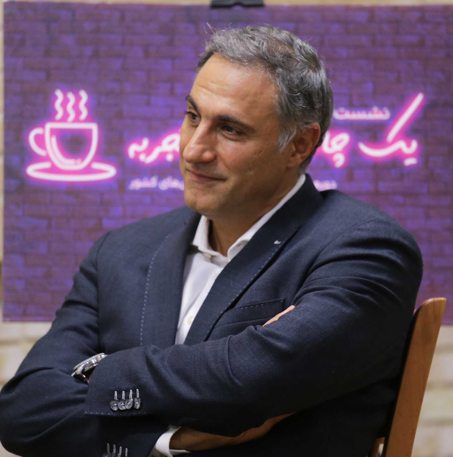 مدیرعامل مؤسسه خیریه پویا همیاران فرهنگ و هنر پای میز بیستمین نشست «یک چای، یک تجربه»