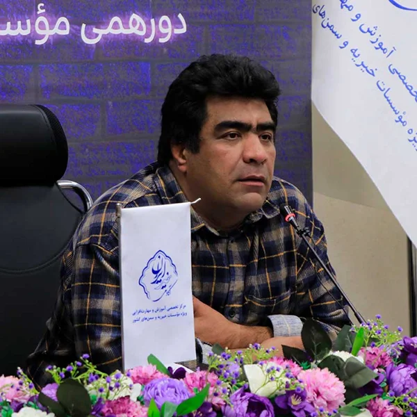 عمو اکبر در هفتادمین نشست «یک چای، یک تجربه» از طلوع بینشانها گفت