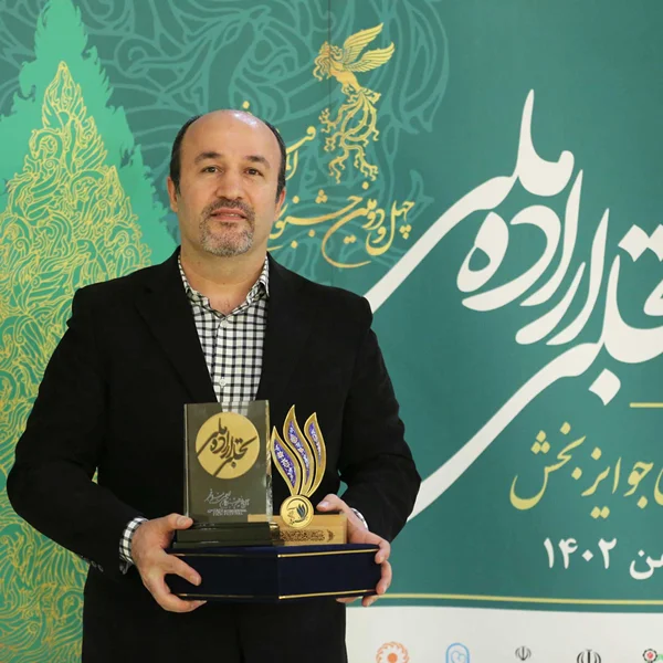 جایزه بهترین اثر از نگاه نیکوکاری در جشنواره فیلم فجر اهدا شد