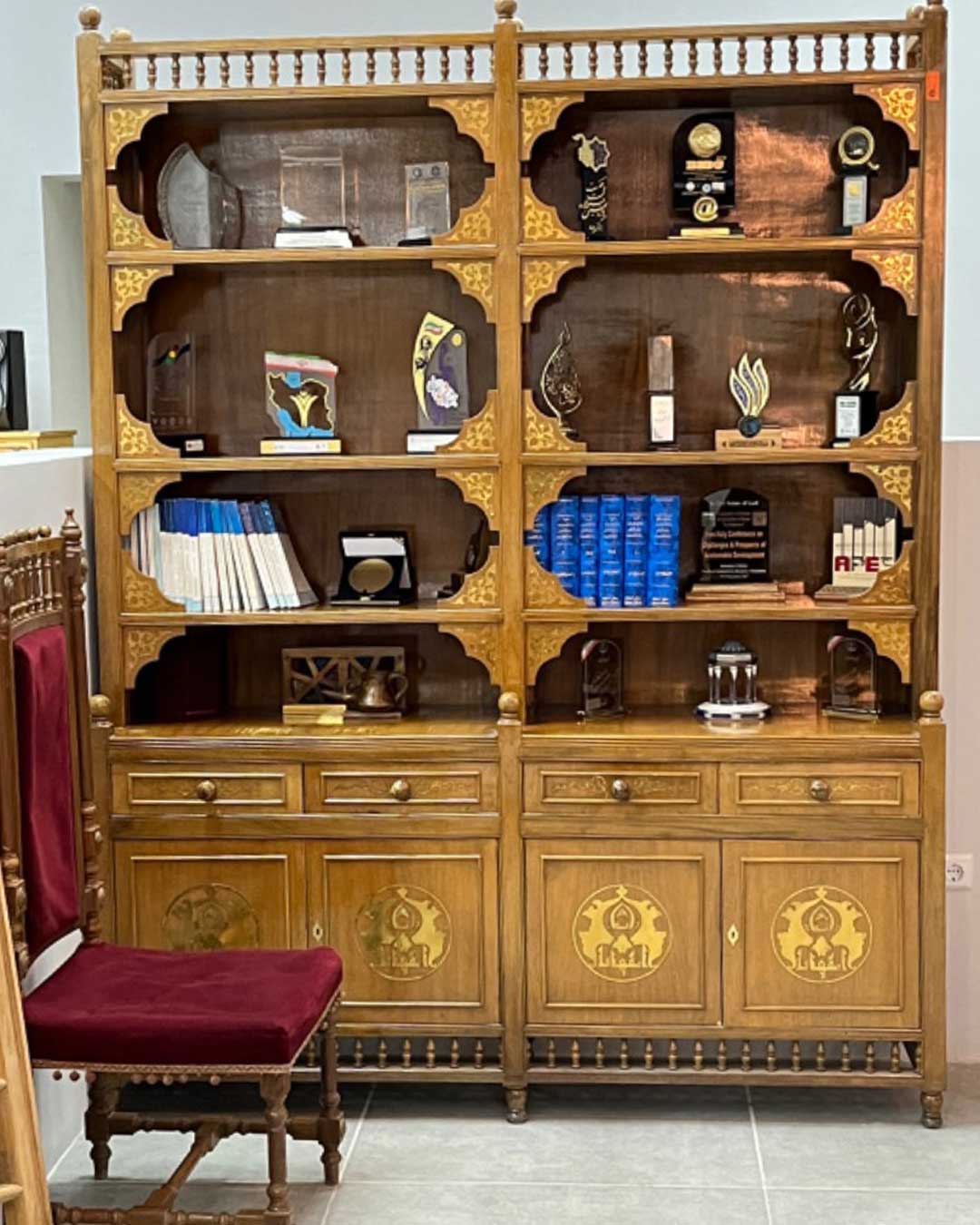 تندیس بنیاد راهبری آلاء در موزه دانشگاه اصفهان قرار گرفت