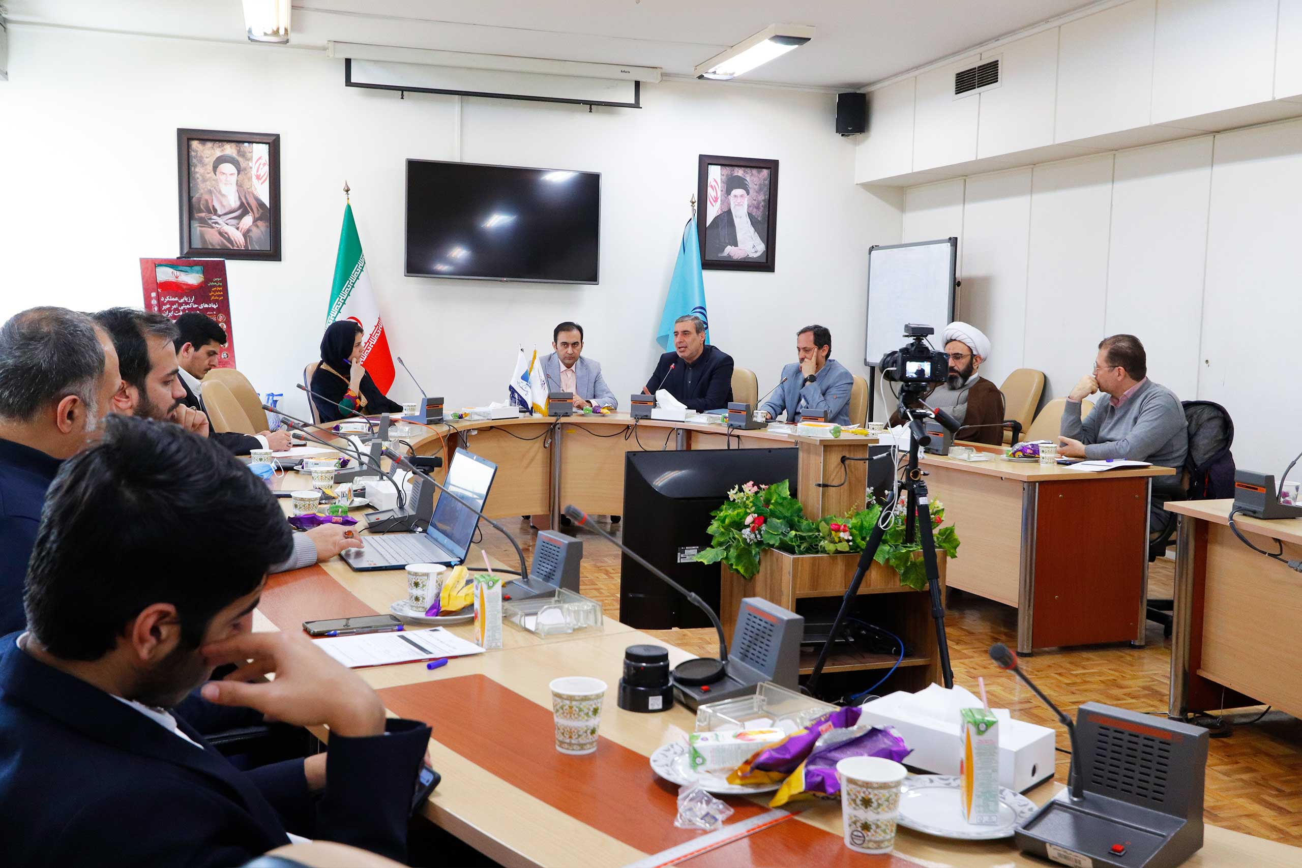 ساختار خیر در کشور شفاف نیست / دولت‌ها باید تسهیلگر باشند نه تصدی گر