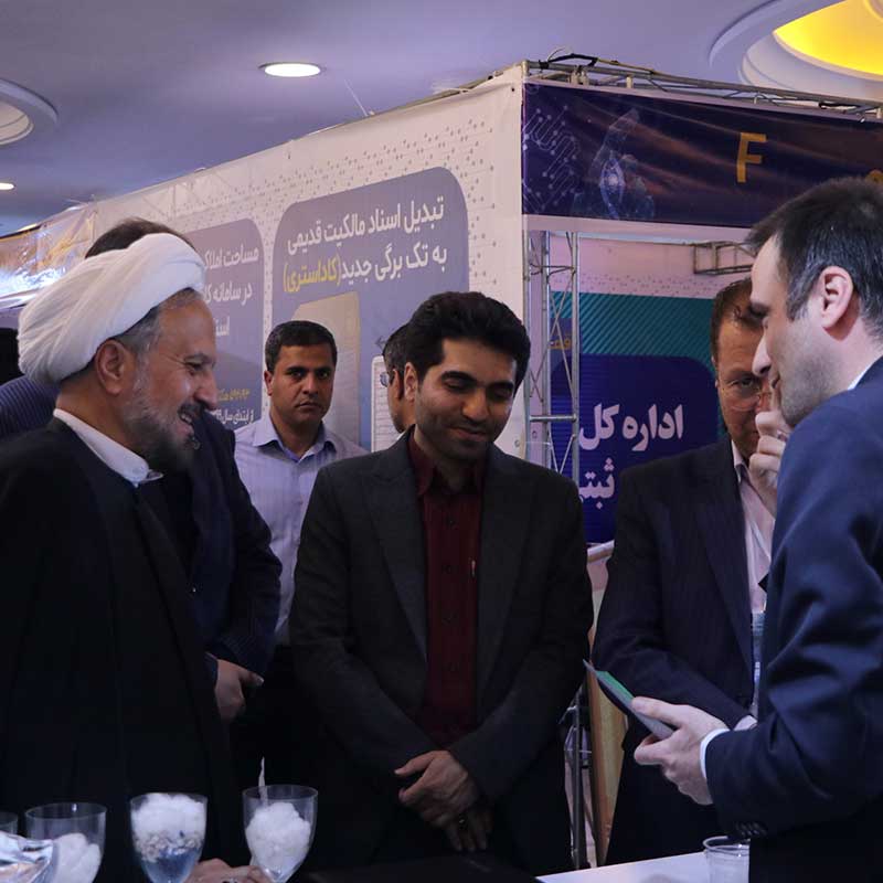 فیلم بازدید حجت‌الاسلام‌والمسلمین علی ملانوری؛ مدیر مرکز خیر ماندگار، از نمایشگاه «دستاوردهای وقف»