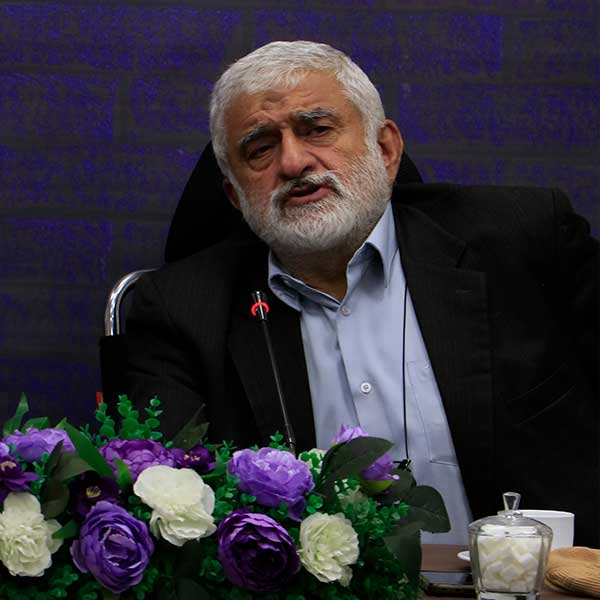 چراغ را باید به جایی برد که تاریک‌تر است